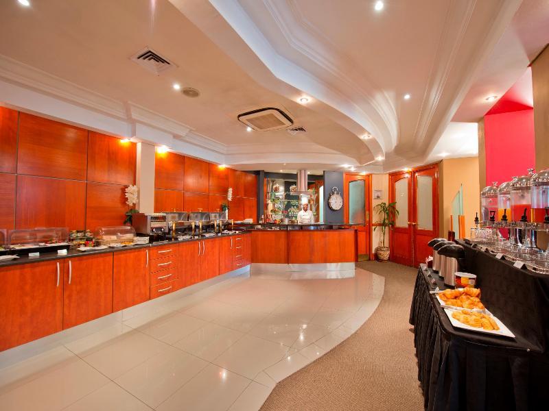 Protea Hotel By Marriott Windhoek Furstenhof Exterior foto