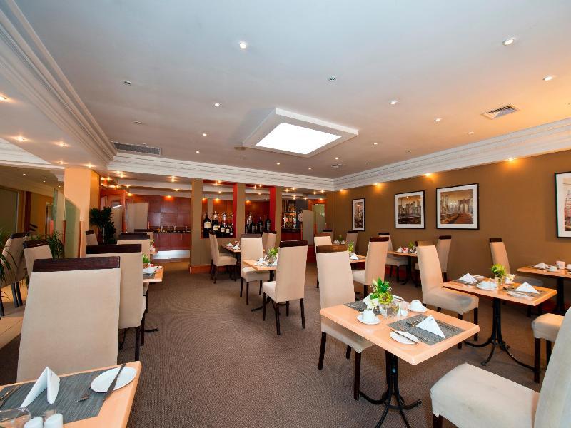 Protea Hotel By Marriott Windhoek Furstenhof Exterior foto