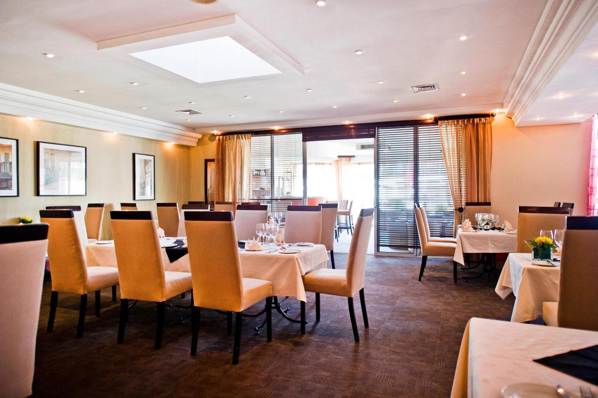 Protea Hotel By Marriott Windhoek Furstenhof Exterior foto